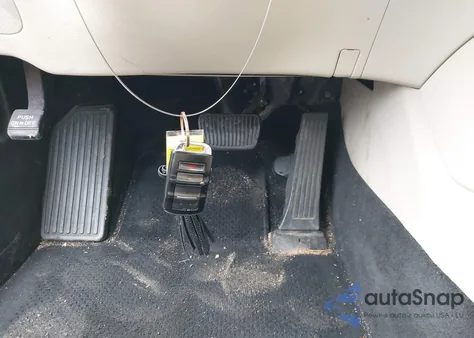 2017 Kia Cadenza Premium из США, поврежденный, VIN KNALB4J18H5086997